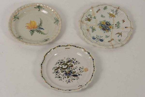 Tre piatti. Italia del nord, XVIII e XIX secolo  - Auction Ceramics | Cambi Time - Digital Auctions
