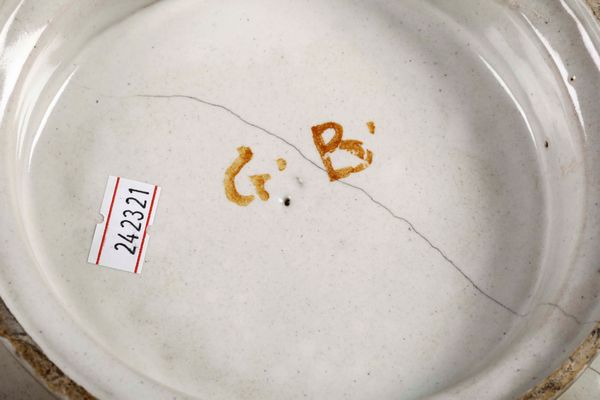 Tre sottocoppe, tre piatti e un vasetto. Savona, XVIII secolo  - Auction Ceramics | Cambi Time - Digital Auctions