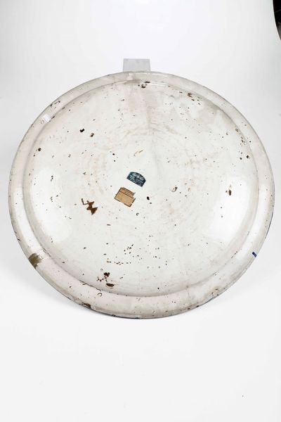 Grande piatto. Probabilmente bottega napoletana del XVIII secolo  - Asta Ceramiche | Cambi Time - Digital Auctions