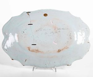 Un piatto ovale. Francia, Manifattura di Rouen, XVIII o XIX secolo  - Auction Ceramics | Cambi Time - Digital Auctions