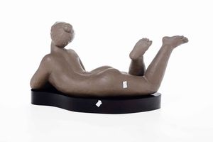 Scultura di giovane donna nuda sdraiata.  Spagna, Tavernes Blanques, Manifattura Iladró, seconda metà del XX secolo  - Auction Ceramics | Cambi Time - Digital Auctions