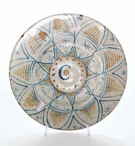 Piatto. Italia centrale, fine XIX o inizio XX secolo  - Auction Ceramics | Cambi Time - Digital Auctions