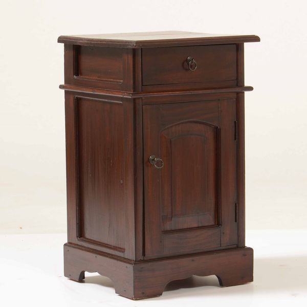 Comodino in legno a un cassetto e unanta  - Auction Antiques | Cambi Time - Digital Auctions