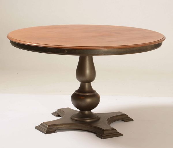 Tavolo tondo in stile con gamba tornita XX secolo  - Auction Antiques | Cambi Time - Digital Auctions