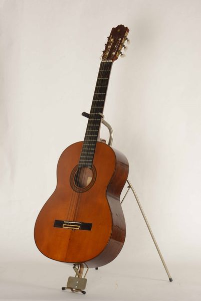 Chitarra classica senza custodia  - Asta Antiquariato | Cambi Time - Digital Auctions