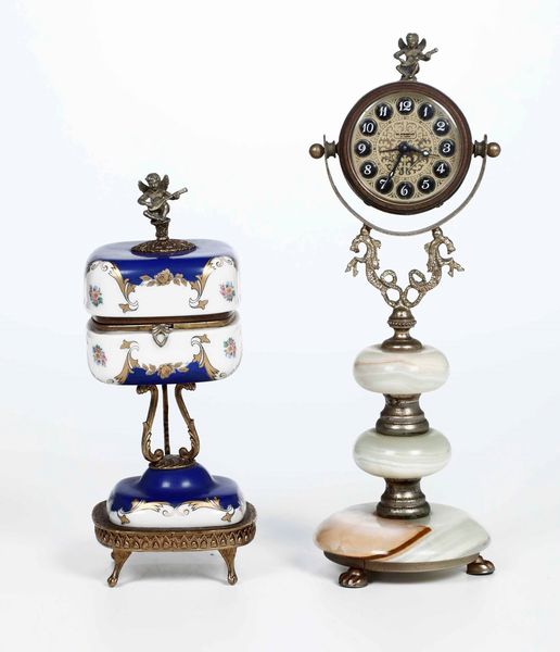 Due piccoli orologi da tavolo  - Auction Antiques | Cambi Time - Digital Auctions