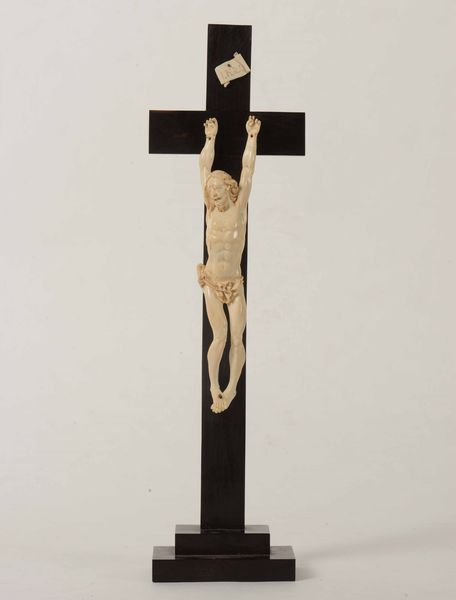 Crocifisso in avorio su croce in legno ebanizzato. XIX-XX secolo  - Auction Antiques | Cambi Time - Digital Auctions