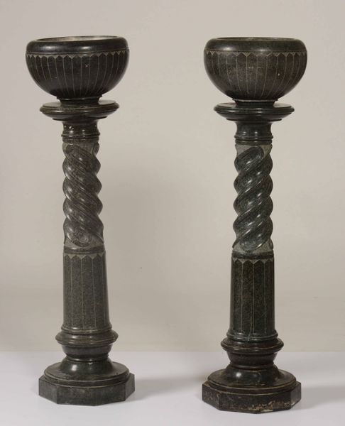 Coppia di vasi in marmo verde su colonne tortili  - Auction Antiques | Cambi Time - Digital Auctions