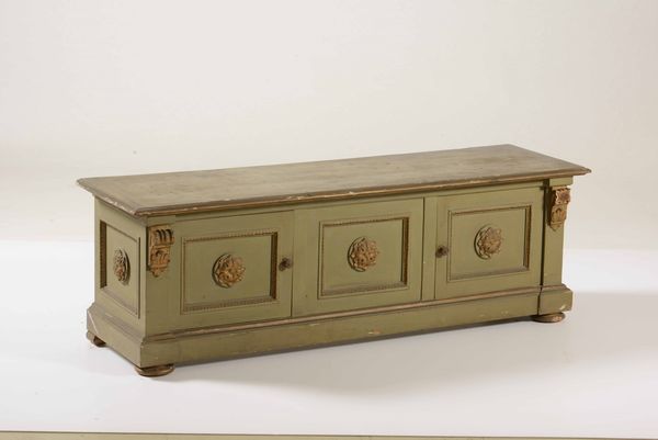 Cassapanca in legno laccato, XX secolo  - Auction Antiques | Cambi Time - Digital Auctions