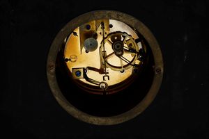 Pendola in bronzo dorato e patinato. Francia XIX-XX secolo  - Auction Antiques | Cambi Time - Digital Auctions