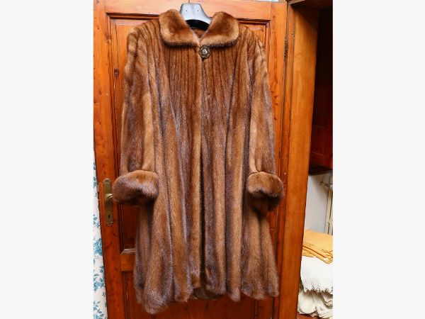 Cappotto lungo in visone color biscotto  - Auction Tuscan style: curiosities from a country residence - Digital Auctions