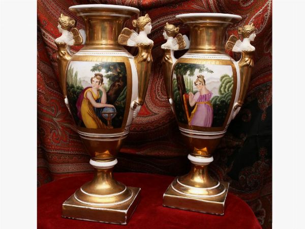 Coppia di vasi ad anfora in porcellana  - Asta Stile toscano: curiosit da una residenza di campagna - Digital Auctions