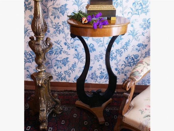Tavolino a lira in noce e legno ebanizzato  - Asta Stile toscano: curiosit da una residenza di campagna - Digital Auctions