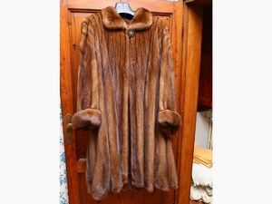 Cappotto lungo in visone color biscotto  - Asta Stile toscano: curiosit da una residenza di campagna - Digital Auctions
