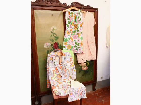 Miscellaneous of vintage dresses  - Auction Furniture and Paintings from the Ancient Fattoria Franceschini, partly from Villa I Pitti - Digital Auctions