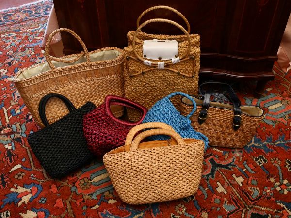 Seven vintage straw and raffia handbags  - Auction Furniture and Paintings from the Ancient Fattoria Franceschini, partly from Villa I Pitti - Digital Auctions