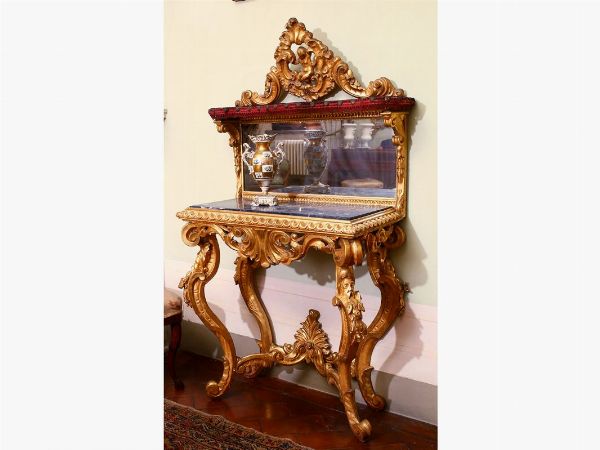 Pair of carved and gilded wood small consoles  - Auction Furniture and Paintings from the Ancient Fattoria Franceschini, partly from Villa I Pitti - Digital Auctions
